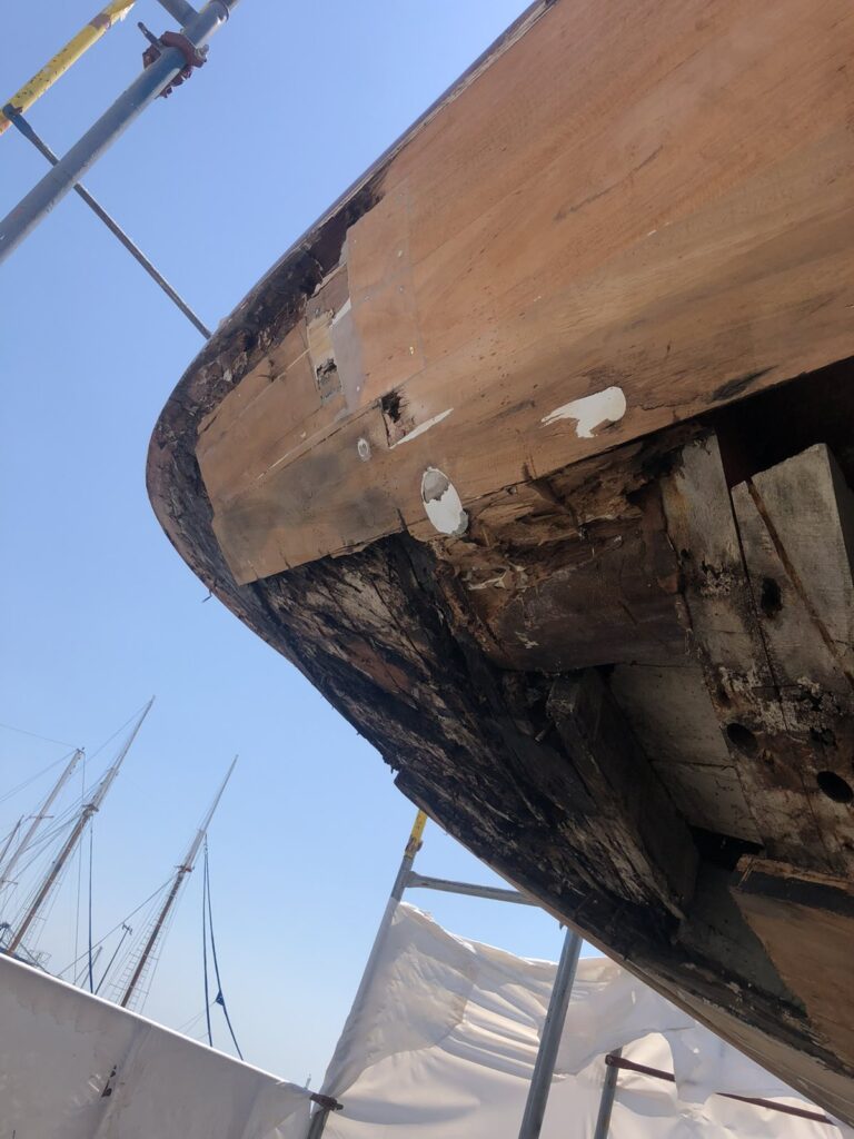 Renovation yacht hull before 3
